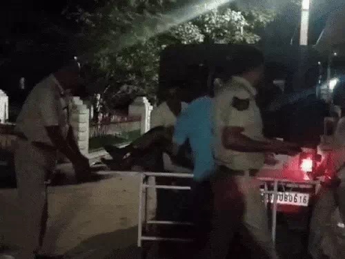 पड़ोसियों की सूचना पर पहुंची पुलिस ने रिटायर्ड सूबेदार को हॉस्पिटल पहुंचाया।