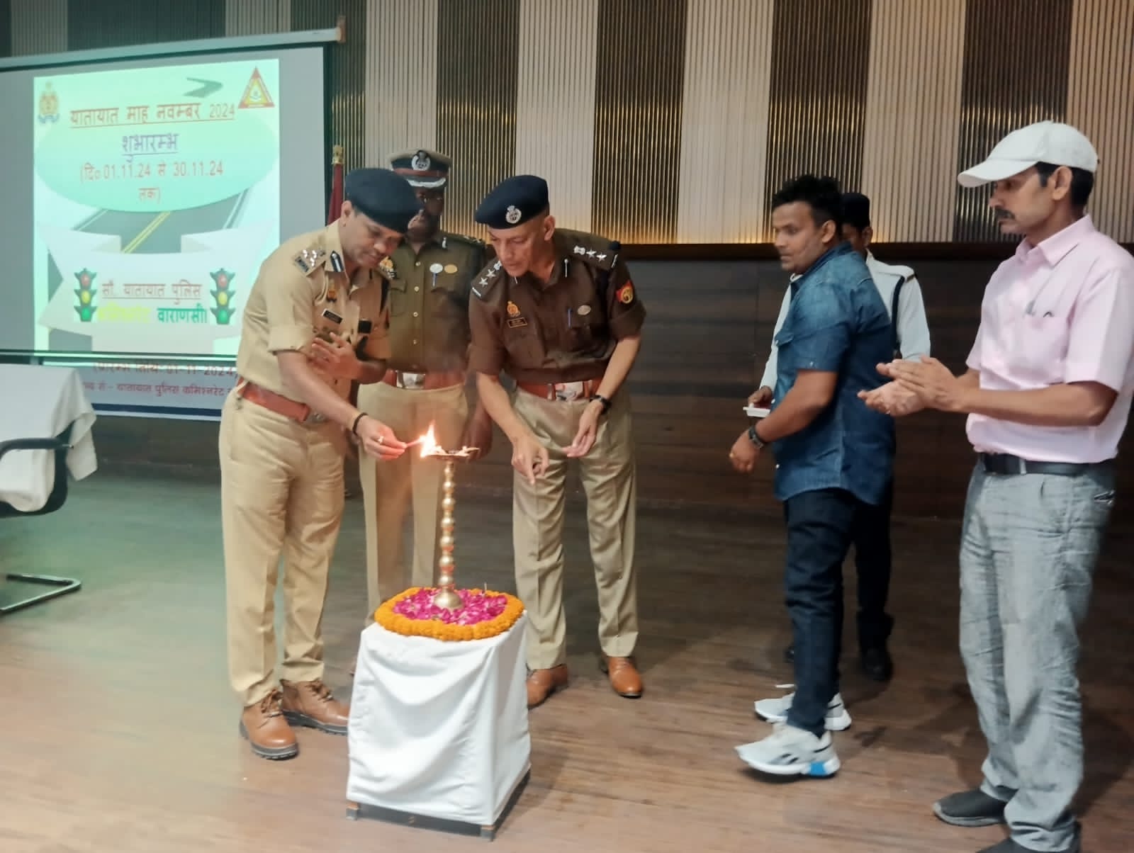 वाराणसी : यातायात माह गोष्ठी का उद्घाटन: फोटो बच्चा गुप्ता