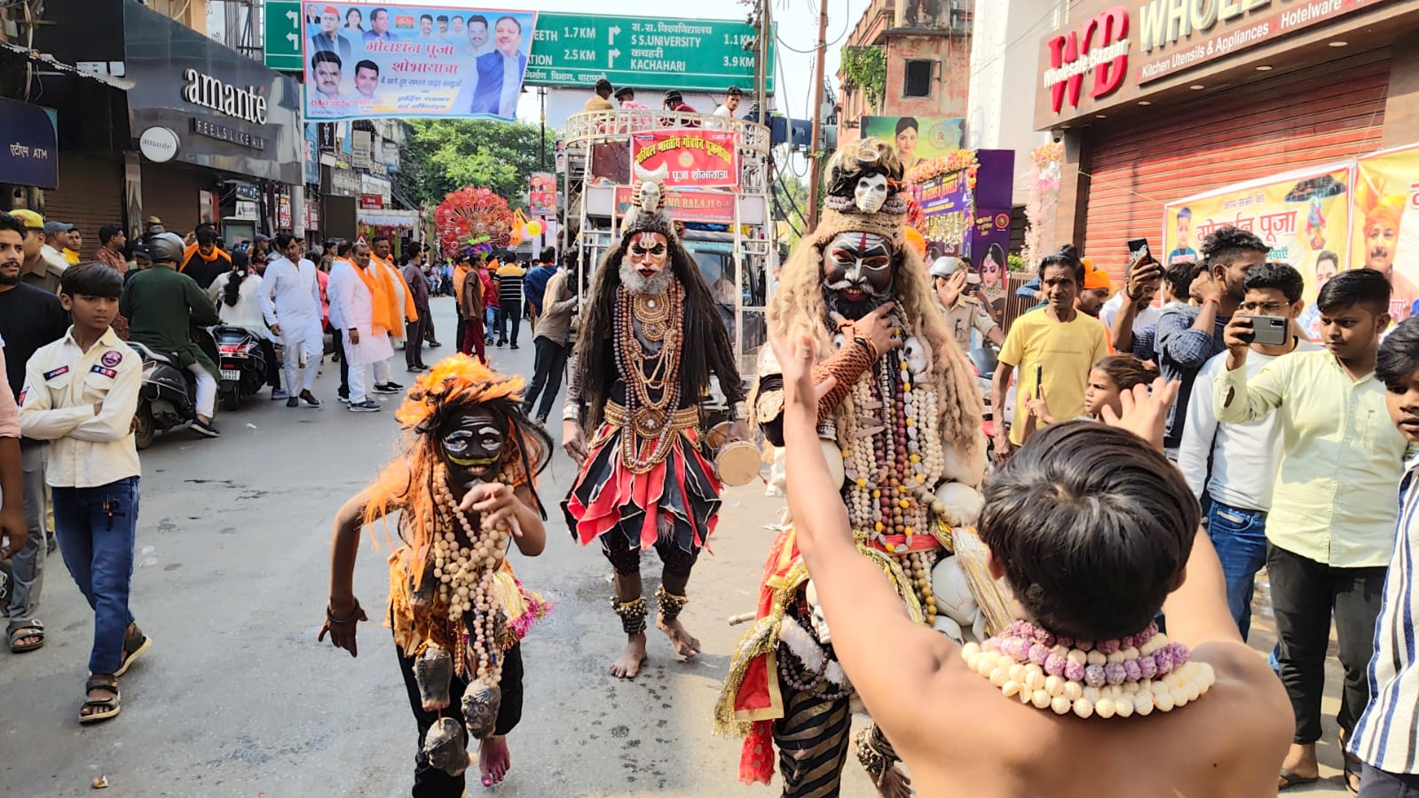 गोवर्धन पूजनोत्सव में निकली यदुवंशियों की विशाल शोभायात्रा: फोटो बच्चा गुप्ता