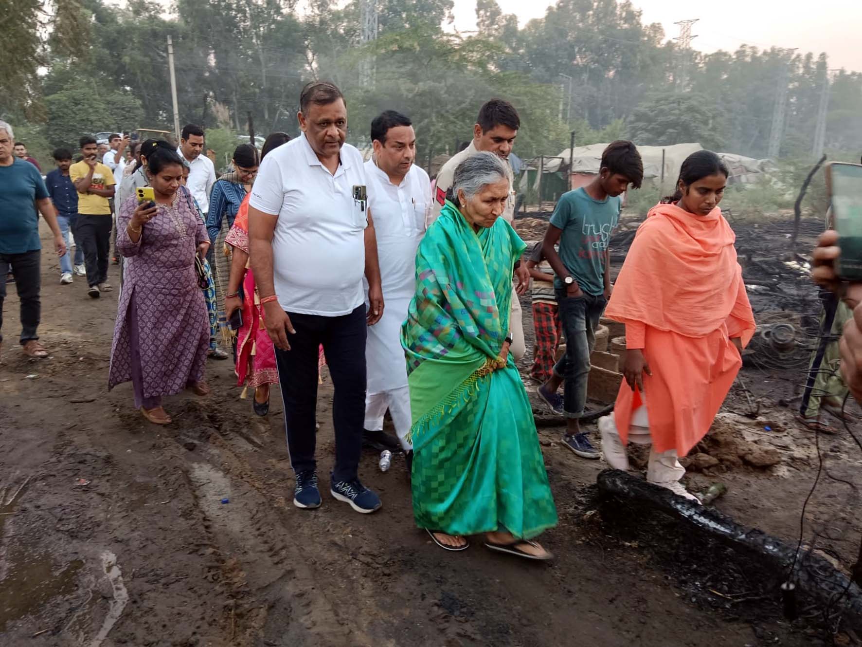 दौरा करके जायजा लेते विधायक सावित्री जिंदल। दौरा करके जायजा लेते विधायक सावित्री जिंदल।