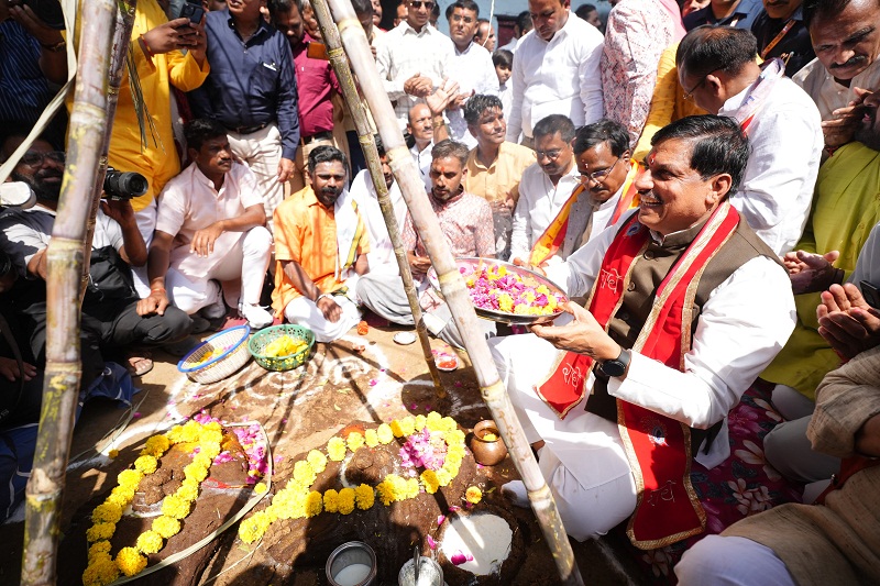 बहुद्देशीय खेल परिसर के लोकार्पण कार्यक्रम में मुख्यमंत्री बहुद्देशीय खेल परिसर के लोकार्पण कार्यक्रम में मुख्यमंत्री