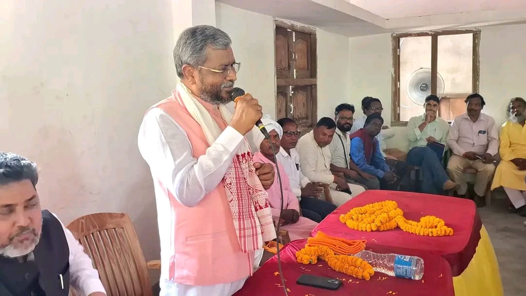 सभा को संबोधित करते बाबुलाल मरांडी सभा को संबोधित करते बाबुलाल मरांडी