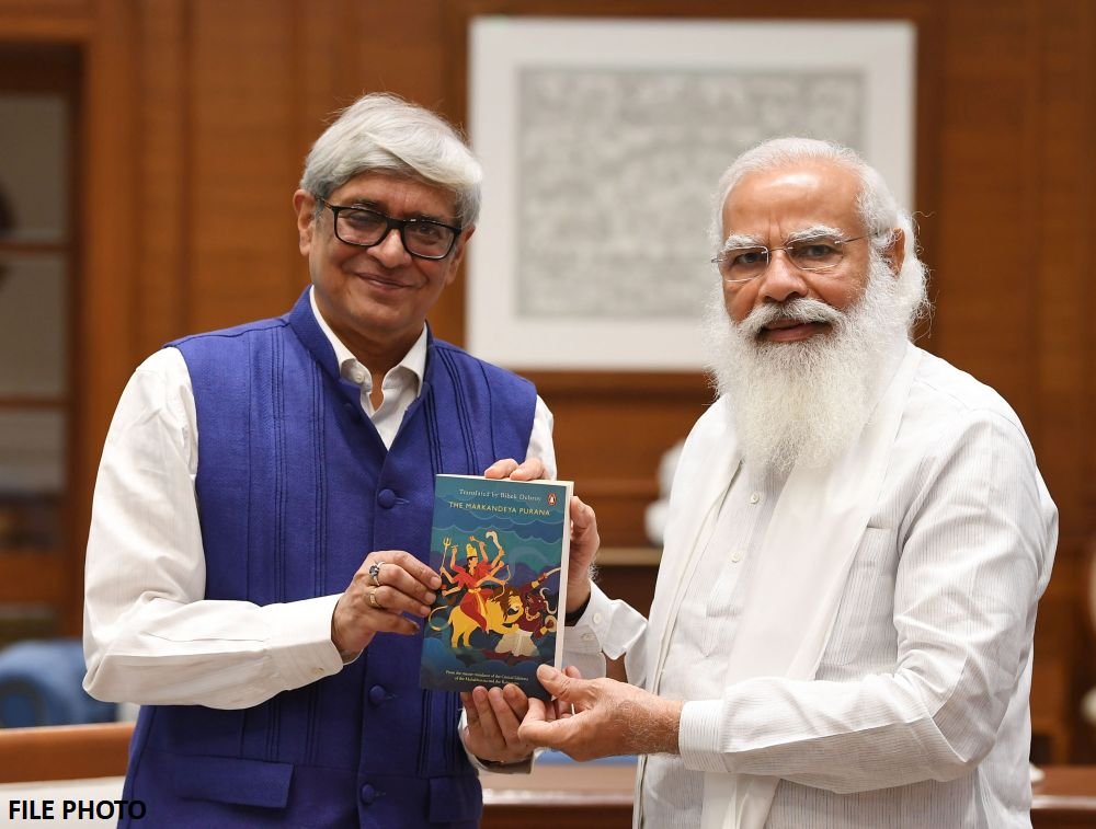 डॉ. देबरॉय और प्रधानमंत्री नरेन्द्र मोदी (फाइल) डॉ. देबरॉय और प्रधानमंत्री नरेन्द्र मोदी (फाइल)