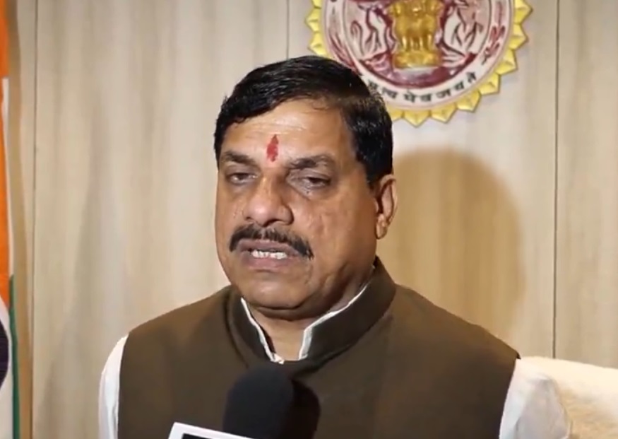 मीडिया से बातचीत करते हुए मुख्यमंत्री डॉ. मोहन यादव मीडिया से बातचीत करते हुए मुख्यमंत्री डॉ. मोहन यादव
