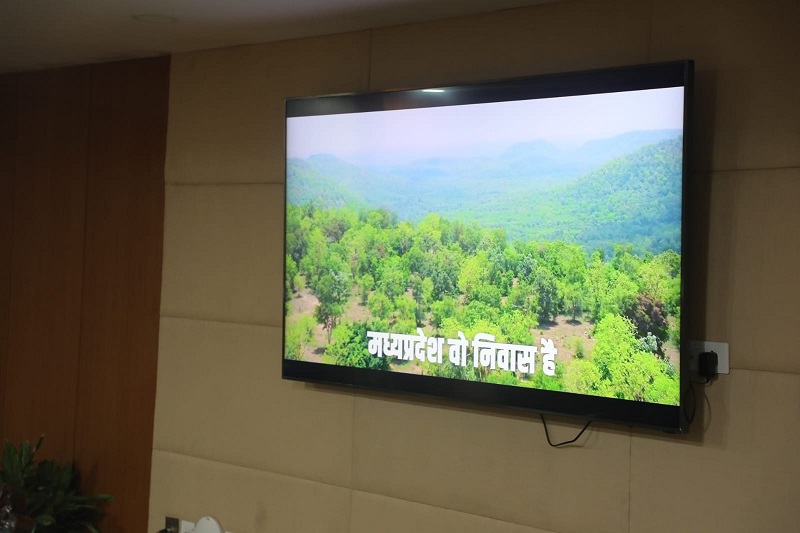 मप्र के वैभव को दिखाने वाली लघु फिल्म का प्रदर्शन राजभवन में किया गया। मप्र के वैभव को दिखाने वाली लघु फिल्म का प्रदर्शन राजभवन में किया गया।