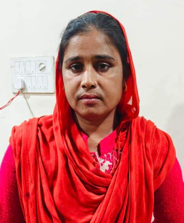 गांजा समेत एक महिला तस्कर गिरफ्तार गांजा समेत एक महिला तस्कर गिरफ्तार