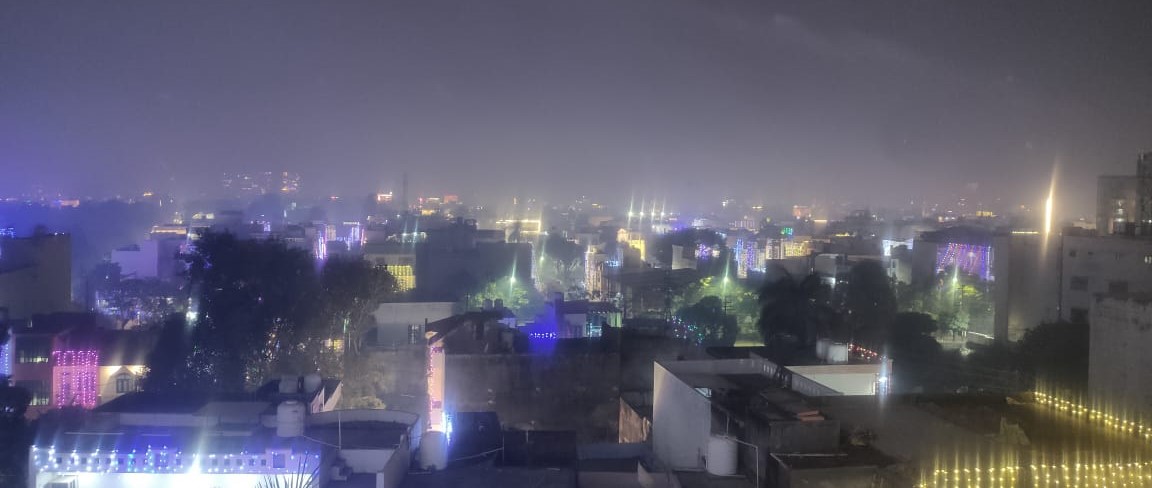 जमकर हुई आतिशबाजी से महानगर के अधिकांश क्षेत्रों में एक्यूआई 270 से ऊपर दर्ज जमकर हुई आतिशबाजी से महानगर के अधिकांश क्षेत्रों में एक्यूआई 270 से ऊपर दर्ज