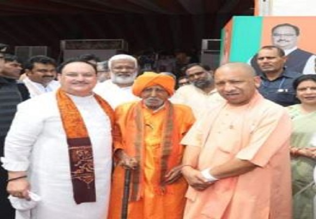 भुलई भाई के साथ सीएम योगी, भाजपा अध्यक्ष नड्डा(फाइल फोटो) भुलई भाई के साथ सीएम योगी, भाजपा अध्यक्ष नड्डा(फाइल फोटो)