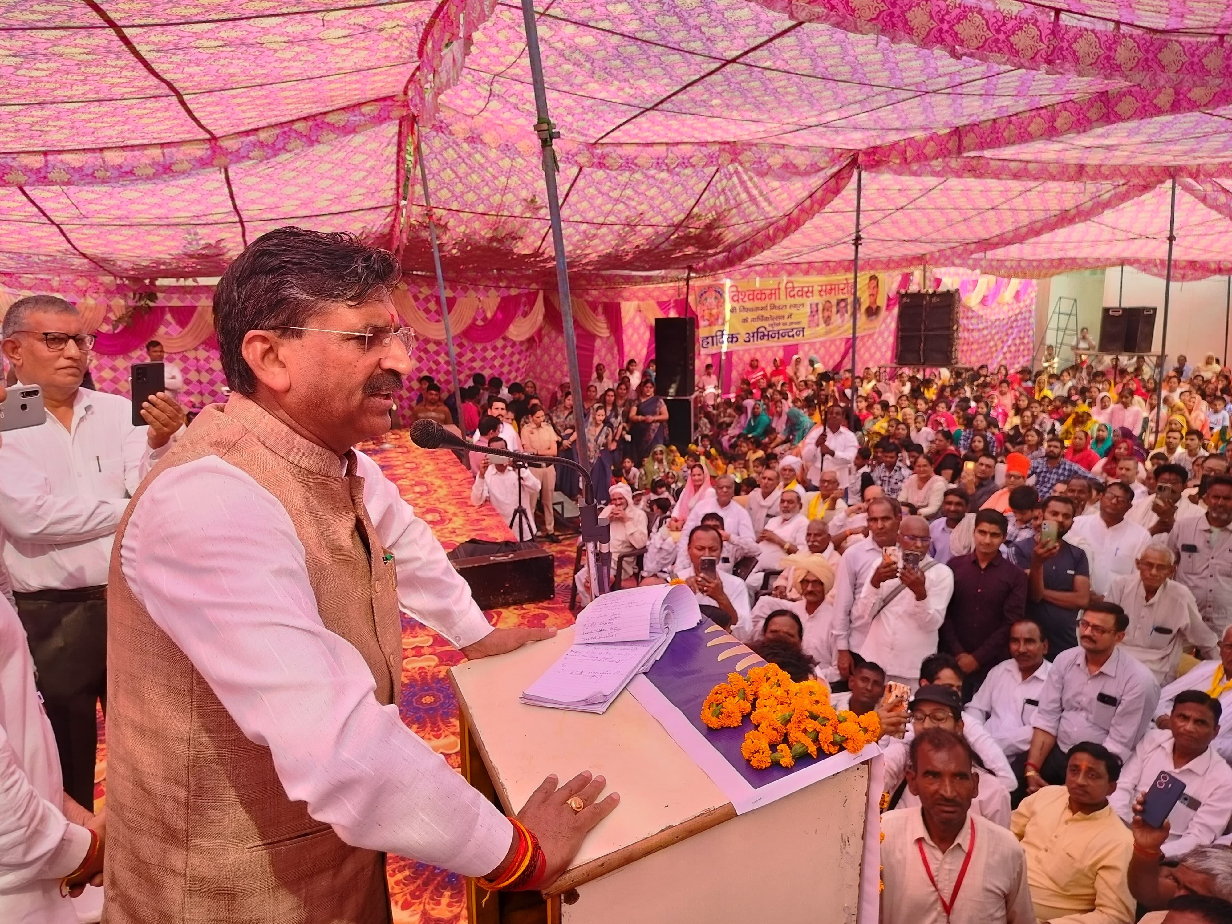 कार्यक्रम को संबोधित करते हुए मंत्री बेदी। कार्यक्रम को संबोधित करते हुए मंत्री बेदी।