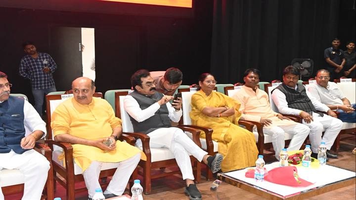 मध्य प्रदेश स्थापना दिवस पर सांस्कृतिक कार्यक्रम मध्य प्रदेश स्थापना दिवस पर सांस्कृतिक कार्यक्रम