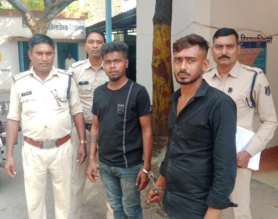 अर्जुनी थाना परिसर में युवक की हत्या करने वाले दोनों आरोपित गिरफ्तार। अर्जुनी थाना परिसर में युवक की हत्या करने वाले दोनों आरोपित गिरफ्तार।
