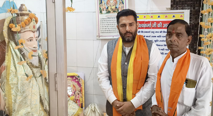 2 Snp- 6 सोनीपत: विश्वकर्मा दिवस पर भगवान विश्वकर्मा धर्मशाला ककरोई रोड पर आयोजित कार्यक्रम में विधायक निखिल मदान नमन करते हुए 2 Snp- 6 सोनीपत: विश्वकर्मा दिवस पर भगवान विश्वकर्मा धर्मशाला ककरोई रोड पर आयोजित कार्यक्रम में विधायक निखिल मदान नमन करते हुए