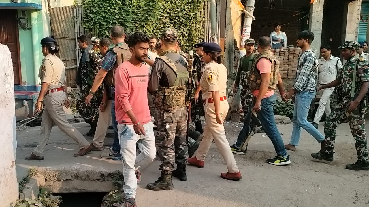 हेरोइन तस्कर के घर छापेमारी हेरोइन तस्कर के घर छापेमारी
