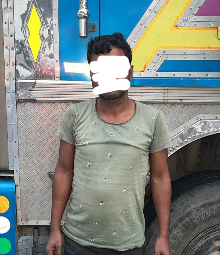 एसटीएफ के हाथों गिरफ्तार शख्स एसटीएफ के हाथों गिरफ्तार शख्स