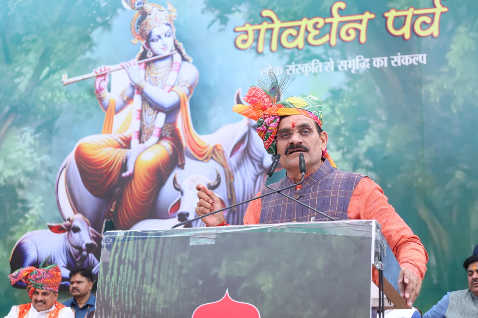 कार्यक्रम काे संबाेधित करते वीडी शर्मा कार्यक्रम काे संबाेधित करते वीडी शर्मा
