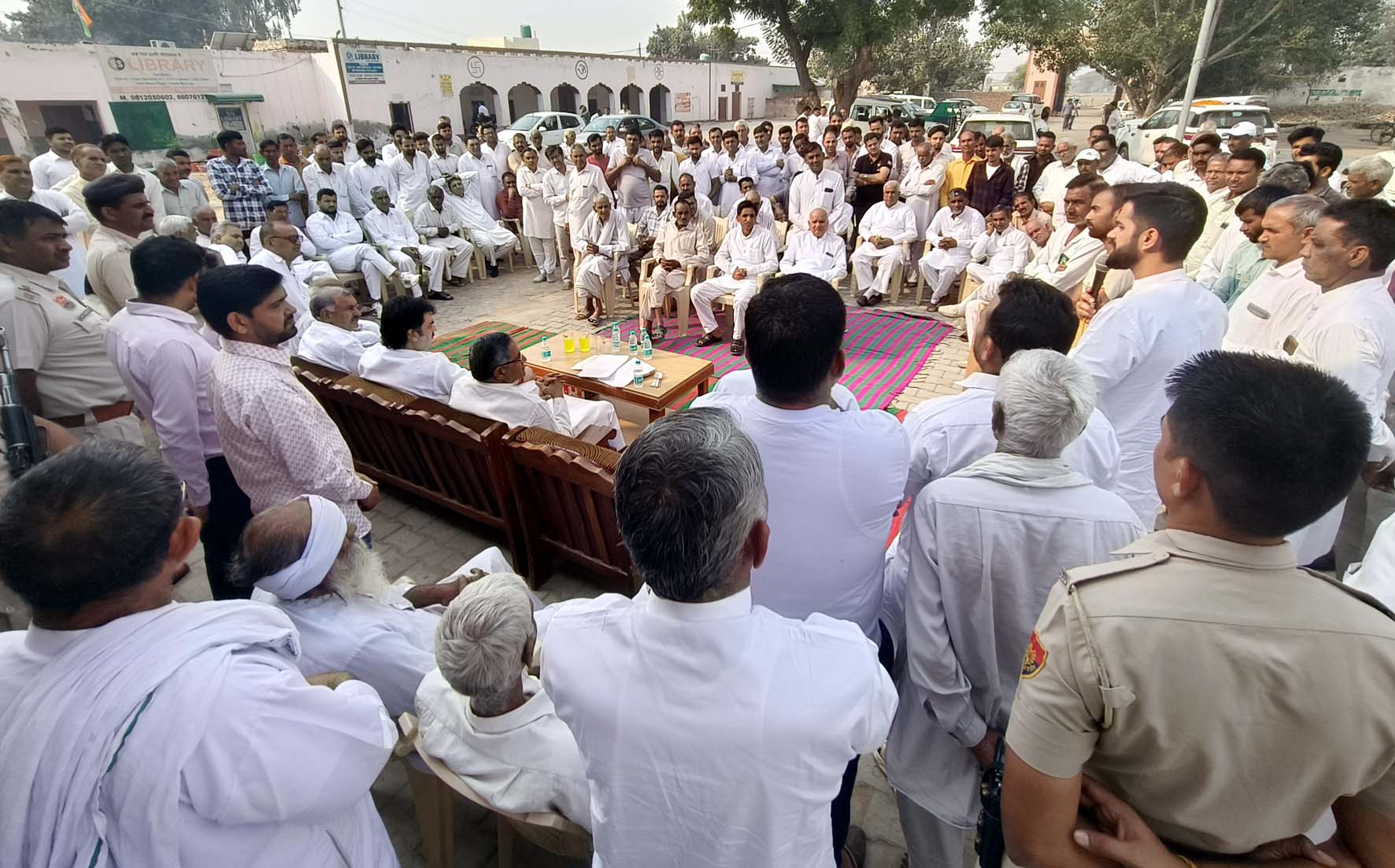 कार्यक्रमों के दौरान कुलदीप बिश्नोइ, भव्य बिश्नोई एवं अन्य। कार्यक्रमों के दौरान कुलदीप बिश्नोइ, भव्य बिश्नोई एवं अन्य।