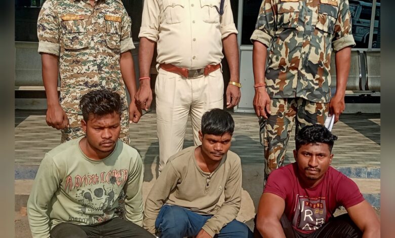 पुलिस के गिरफ्त में आरोपीगण पुलिस के गिरफ्त में आरोपीगण