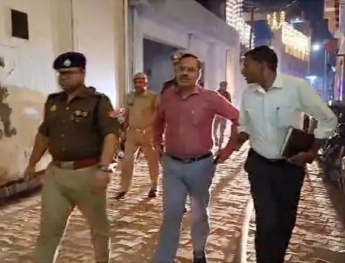 कन्नौज: इत्र कारखाने में लगी भीषण आग कन्नौज: इत्र कारखाने में लगी भीषण आग