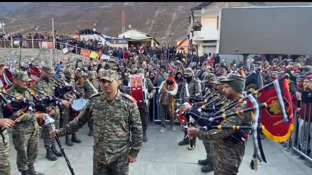सेना के बैंड की ओर से केदारनाथ में प्रस्तुति। सेना के बैंड की ओर से केदारनाथ में प्रस्तुति।