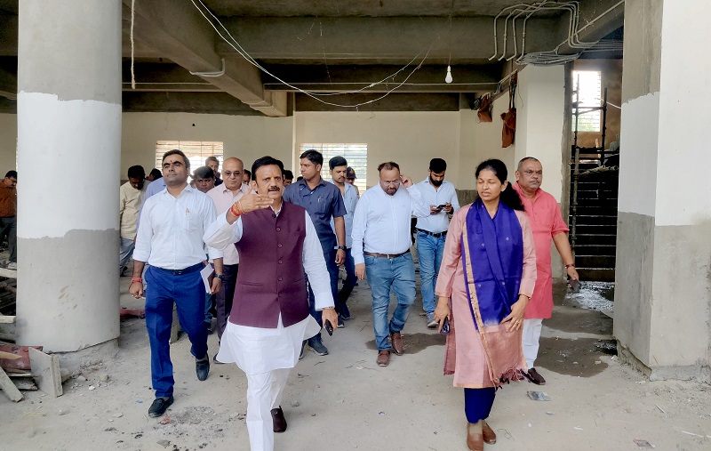 रीवा जिला अस्पताल का निरीक्षण करते हुए उप मुख्यमंत्री राजेन्द्र शुक्ल रीवा जिला अस्पताल का निरीक्षण करते हुए उप मुख्यमंत्री राजेन्द्र शुक्ल