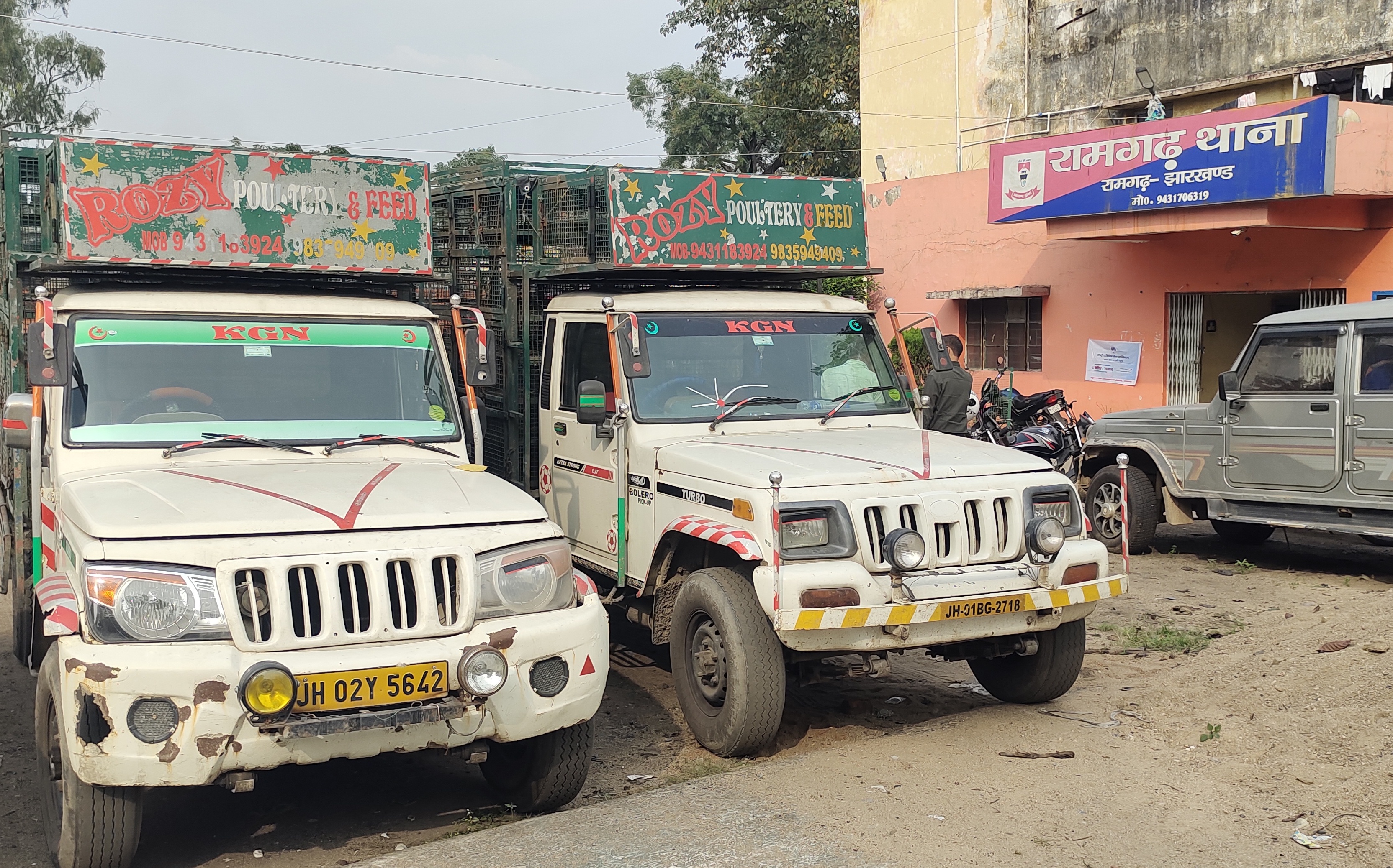 पुलिस द्वारा जप्त की गई गाड़ी पुलिस द्वारा जप्त की गई गाड़ी