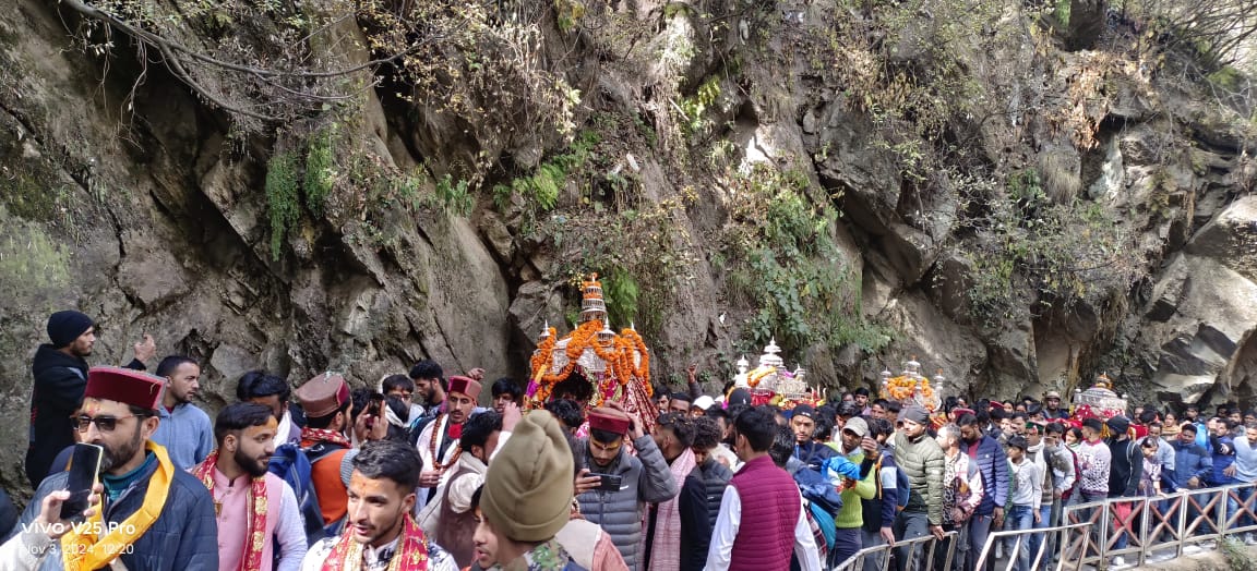 भैयादूज पर यमुनोत्री धाम के कपाट शीतकाल के लिए हुए बन्द भैयादूज पर यमुनोत्री धाम के कपाट शीतकाल के लिए हुए बन्द