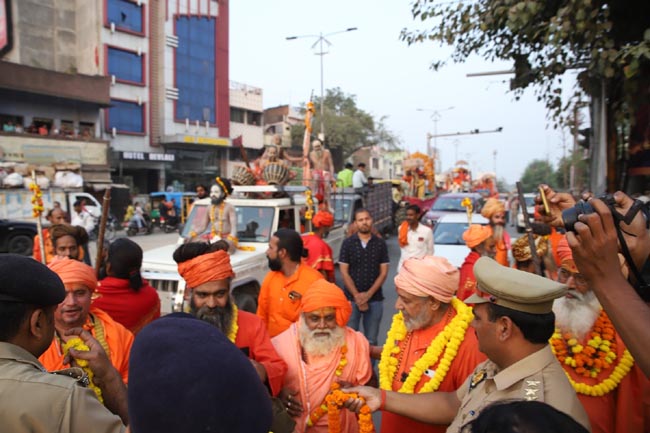 साधु संतों का नगर प्रवेश साधु संतों का नगर प्रवेश
