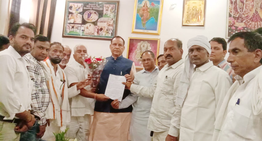 3 Snp-4 सोनीपत: भाजपा प्रदेशाध्यक्ष मोहनलाल बड़ौली ने रविवार को डूम समाज के प्रतिनिधियों से मुलाकात करते हुए। 3 Snp-4 सोनीपत: भाजपा प्रदेशाध्यक्ष मोहनलाल बड़ौली ने रविवार को डूम समाज के प्रतिनिधियों से मुलाकात करते हुए।