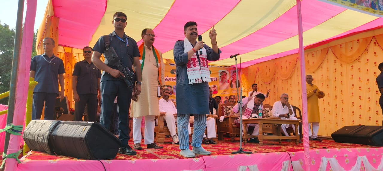 सिसई के भाजपा प्रत्याशी डा अरूण उरांव सिसई के भाजपा प्रत्याशी डा अरूण उरांव