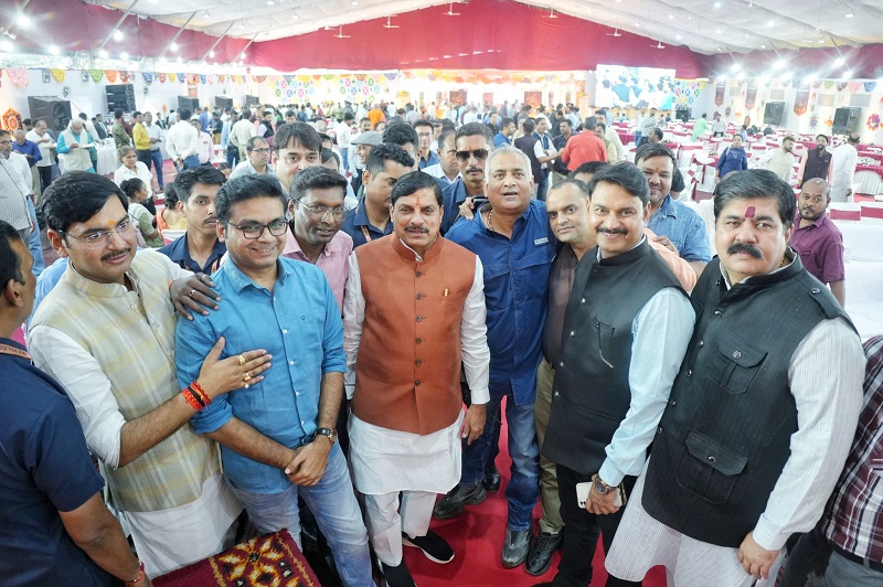 मुख्यमंत्री डॉ. मोहन यादव ने मीडिया के साथियों के साथ दीपोत्सव मनाया मुख्यमंत्री डॉ. मोहन यादव ने मीडिया के साथियों के साथ दीपोत्सव मनाया