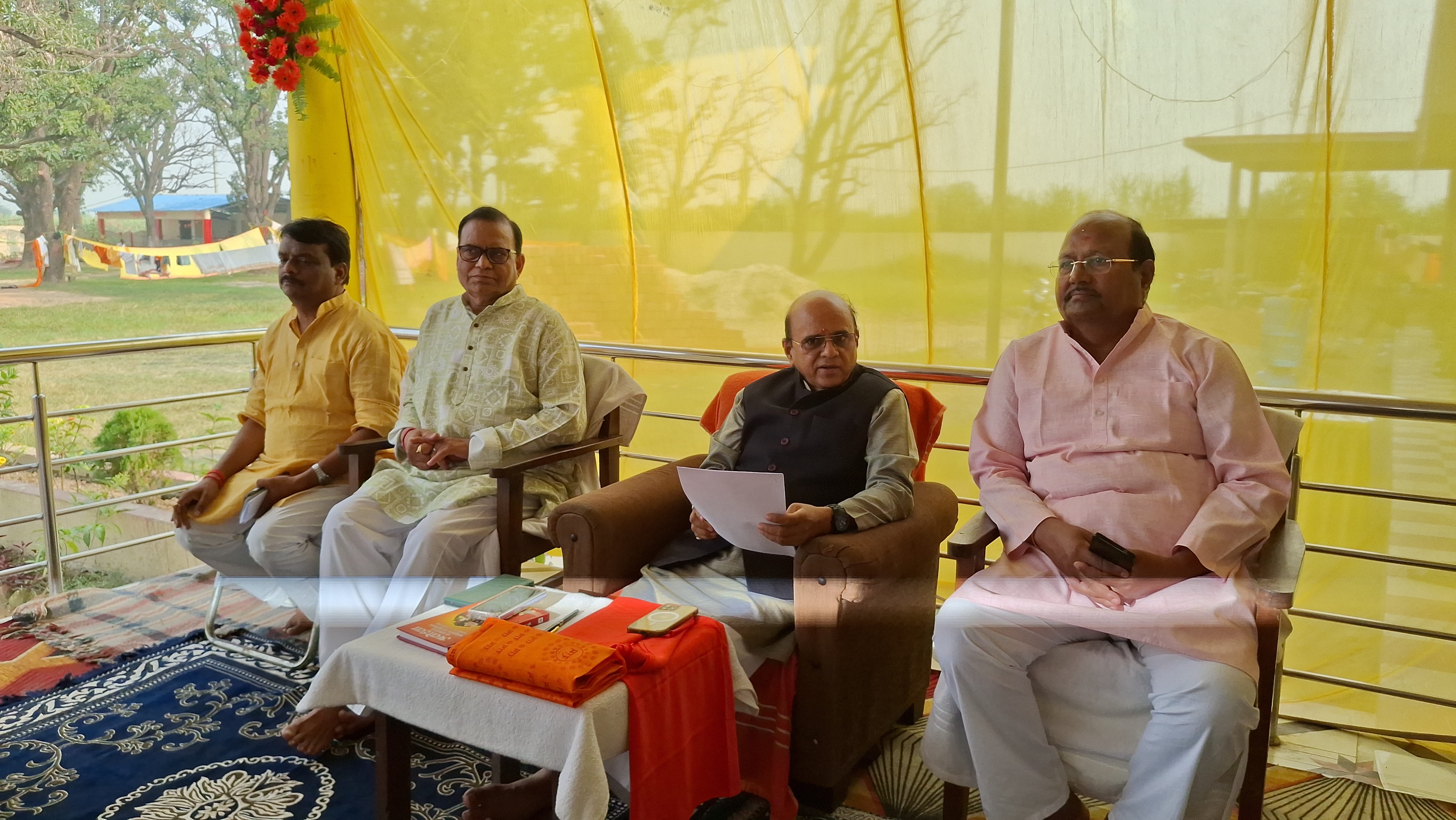 श्रीगुरु वशिष्ठ गुरुकुल विद्यापीठ वेद पाठशाला की मिली मान्यता, पढाए जाएंगे चारों वेद: आचार्य मनोज दीक्षित श्रीगुरु वशिष्ठ गुरुकुल विद्यापीठ वेद पाठशाला की मिली मान्यता, पढाए जाएंगे चारों वेद: आचार्य मनोज दीक्षित