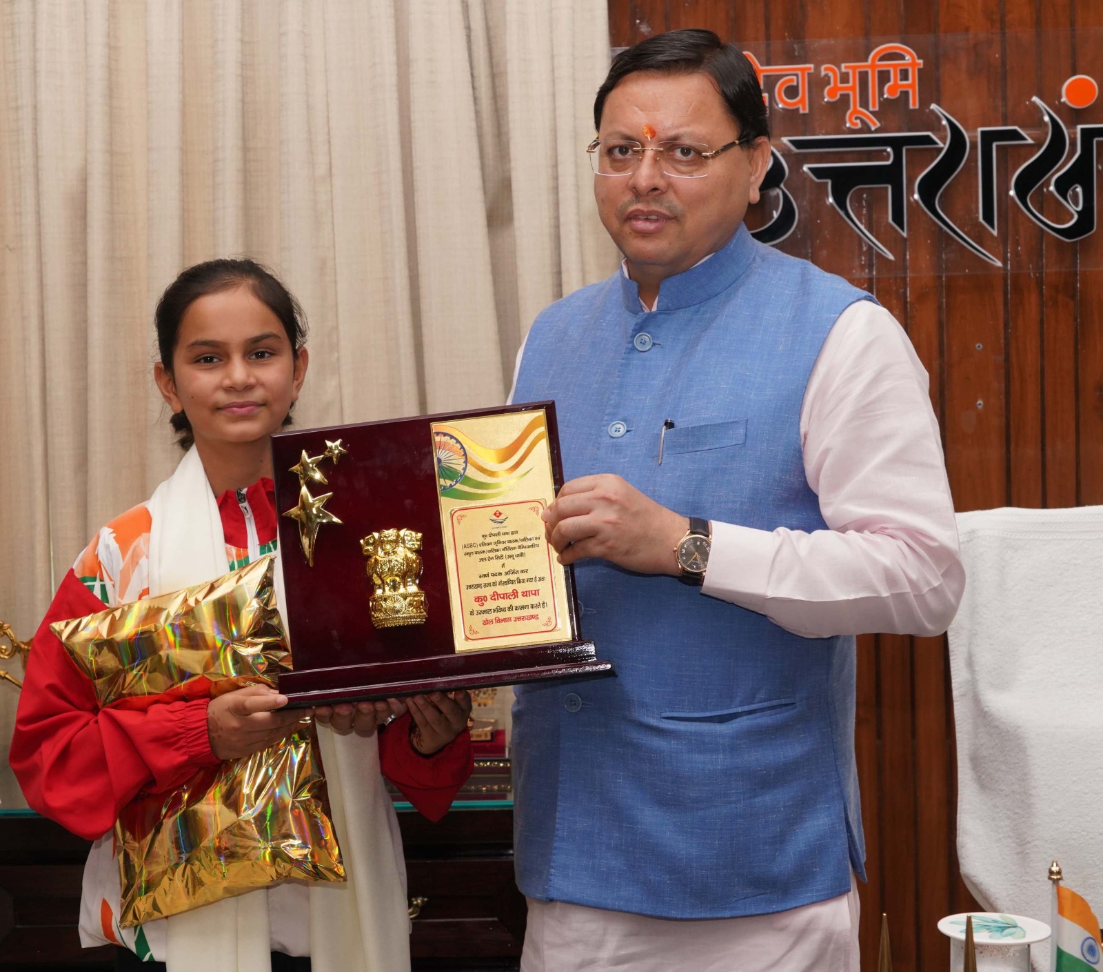 युवा मुक्केबाज दीपाली थापा रविवार को मुख्यमंत्री से भेंट करते। युवा मुक्केबाज दीपाली थापा रविवार को मुख्यमंत्री से भेंट करते।