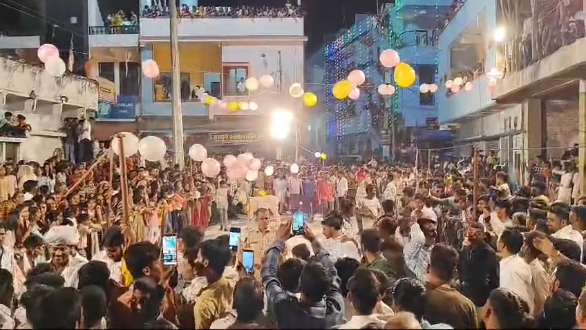 भीलवाड़ा के मांडल में अनोखी परंपरा- दीपावली के बाद कुम्हार समाज ने की गधों की पूजा भीलवाड़ा के मांडल में अनोखी परंपरा- दीपावली के बाद कुम्हार समाज ने की गधों की पूजा