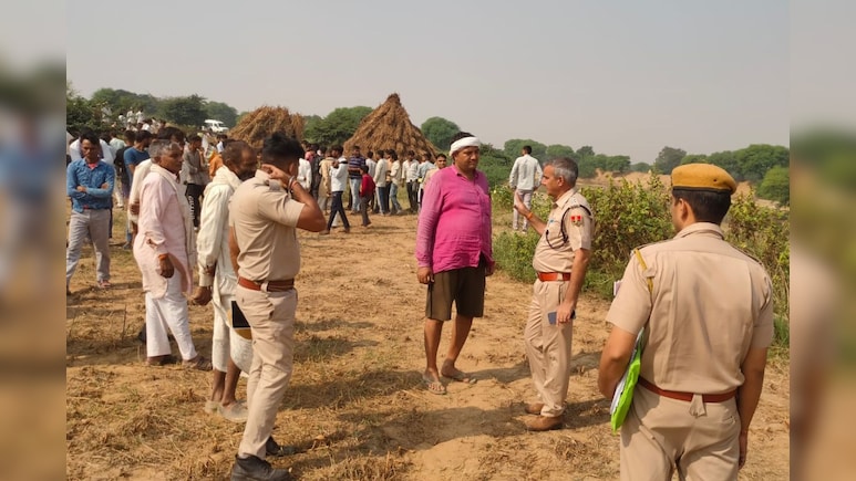 हत्या की सूचना पर पुलिस मौके पर पहुंच गई हत्या की सूचना पर पुलिस मौके पर पहुंच गई