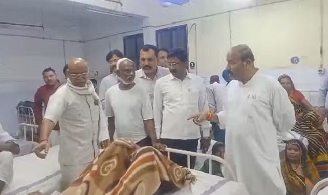 टीकमगढ़: केंद्रीय मंत्री वीरेंद्र कुमार ने रात्रि में जिला अस्पताल का किया निरीक्षण टीकमगढ़: केंद्रीय मंत्री वीरेंद्र कुमार ने रात्रि में जिला अस्पताल का किया निरीक्षण
