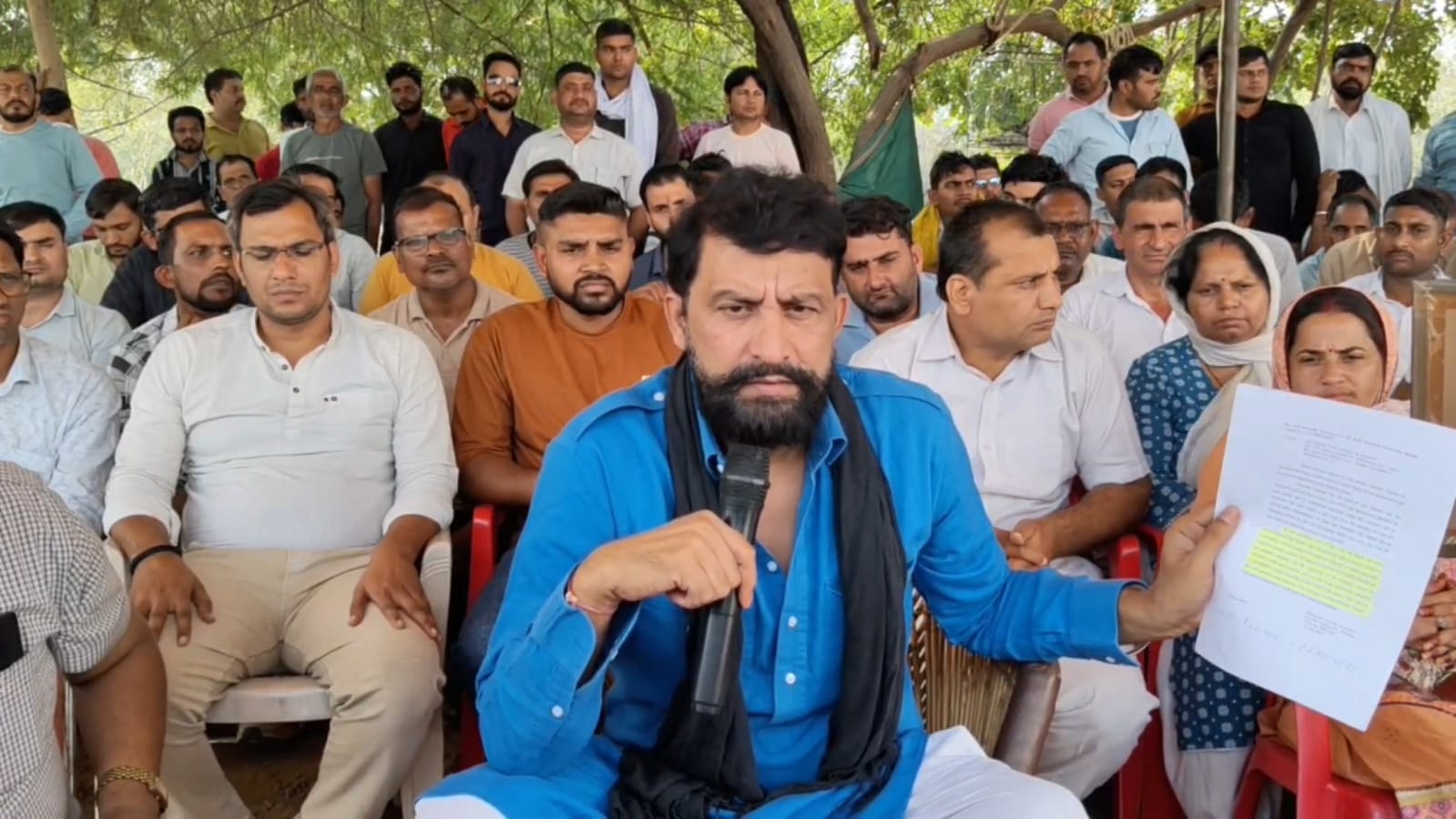 फोटो कैप्शन 3आरटीके5 : कर्मचारियों की समस्या सुनने के बाद पत्रकारों से बातचीत करते जयहिंद सेना प्रमुख नवीन ------------- फोटो कैप्शन 3आरटीके5 : कर्मचारियों की समस्या सुनने के बाद पत्रकारों से बातचीत करते जयहिंद सेना प्रमुख नवीन -------------