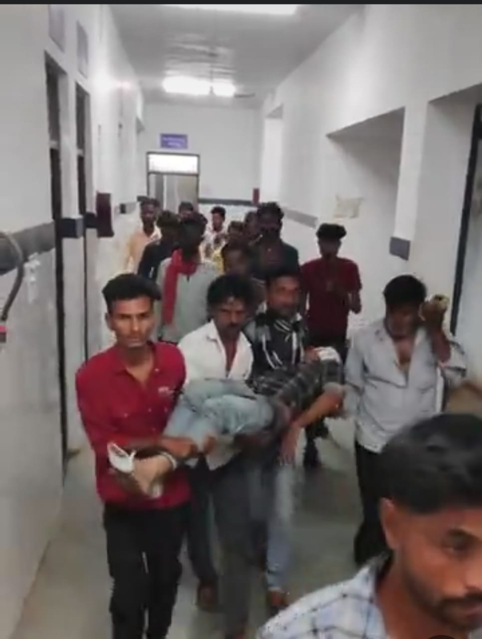 दो भाई घायल, हालत गंभीर दो भाई घायल, हालत गंभीर