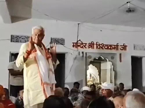 सभा काे संबाेधित करते किराेड़ी। सभा काे संबाेधित करते किराेड़ी।
