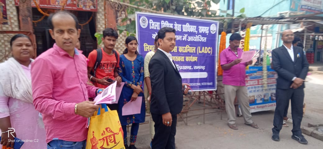 जागरूकता अभियान में शामिल अधिवक्ता