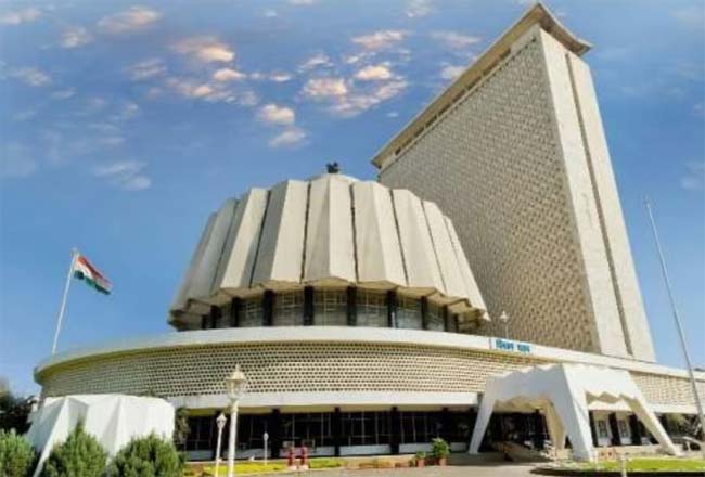 महाराष्ट्र विस चुनाव: 983 उम्मीदवारों ने नामांकन वापस लिया, 8272 उम्मीदवार मैदान में महाराष्ट्र विस चुनाव: 983 उम्मीदवारों ने नामांकन वापस लिया, 8272 उम्मीदवार मैदान में