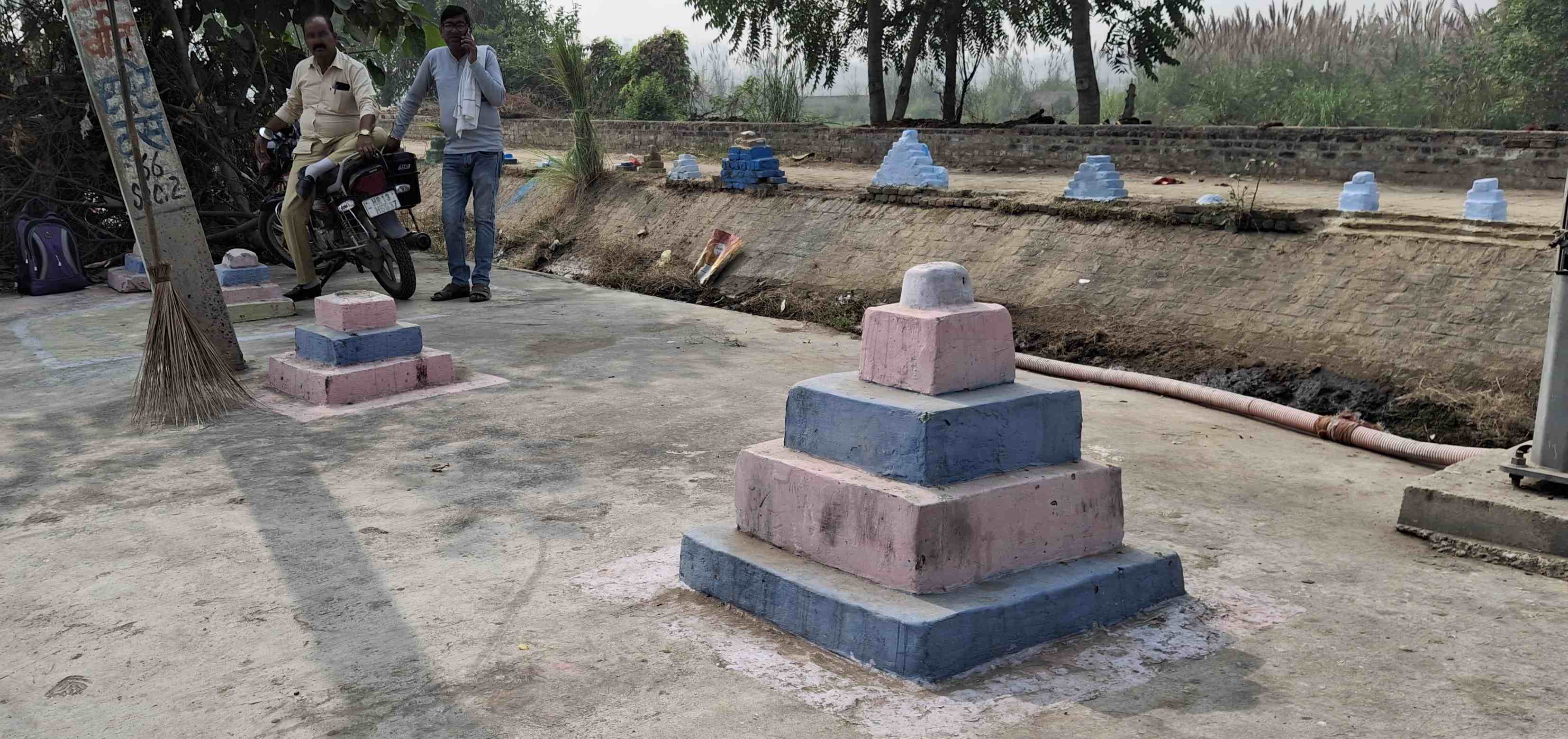 बहादुरगढ़ में महाबीर पार्क घाट पर पूजा के लिए बनाया गया पूजा स्थल। बहादुरगढ़ में महाबीर पार्क घाट पर पूजा के लिए बनाया गया पूजा स्थल।