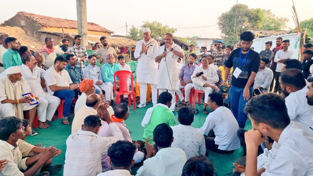अरुण यादव ने कांग्रेस प्रत्याशी के पक्ष में नुक्कड़ सभाओं को संबोधित किया अरुण यादव ने कांग्रेस प्रत्याशी के पक्ष में नुक्कड़ सभाओं को संबोधित किया