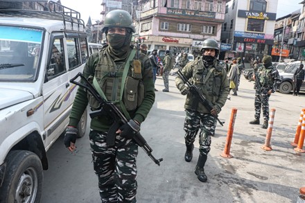ग्रेनेड हमले के बाद श्रीनगर शहर में सुरक्षा बढ़ी ग्रेनेड हमले के बाद श्रीनगर शहर में सुरक्षा बढ़ी