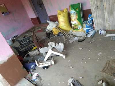 अस्त व्यस्थ पड़ा समान अस्त व्यस्थ पड़ा समान