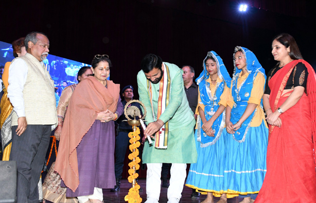 हरियाणा के मुख्यमंत्री नायब सैनी पंचकूला में पुस्तक मेले का उदघाटन करते हुए हरियाणा के मुख्यमंत्री नायब सैनी पंचकूला में पुस्तक मेले का उदघाटन करते हुए