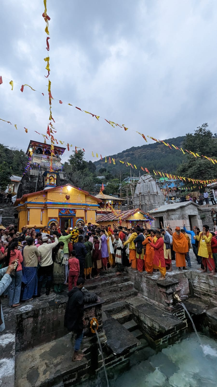 विश्वनाथ मन्दिर पहुंची केदार की डोली विश्वनाथ मन्दिर पहुंची केदार की डोली