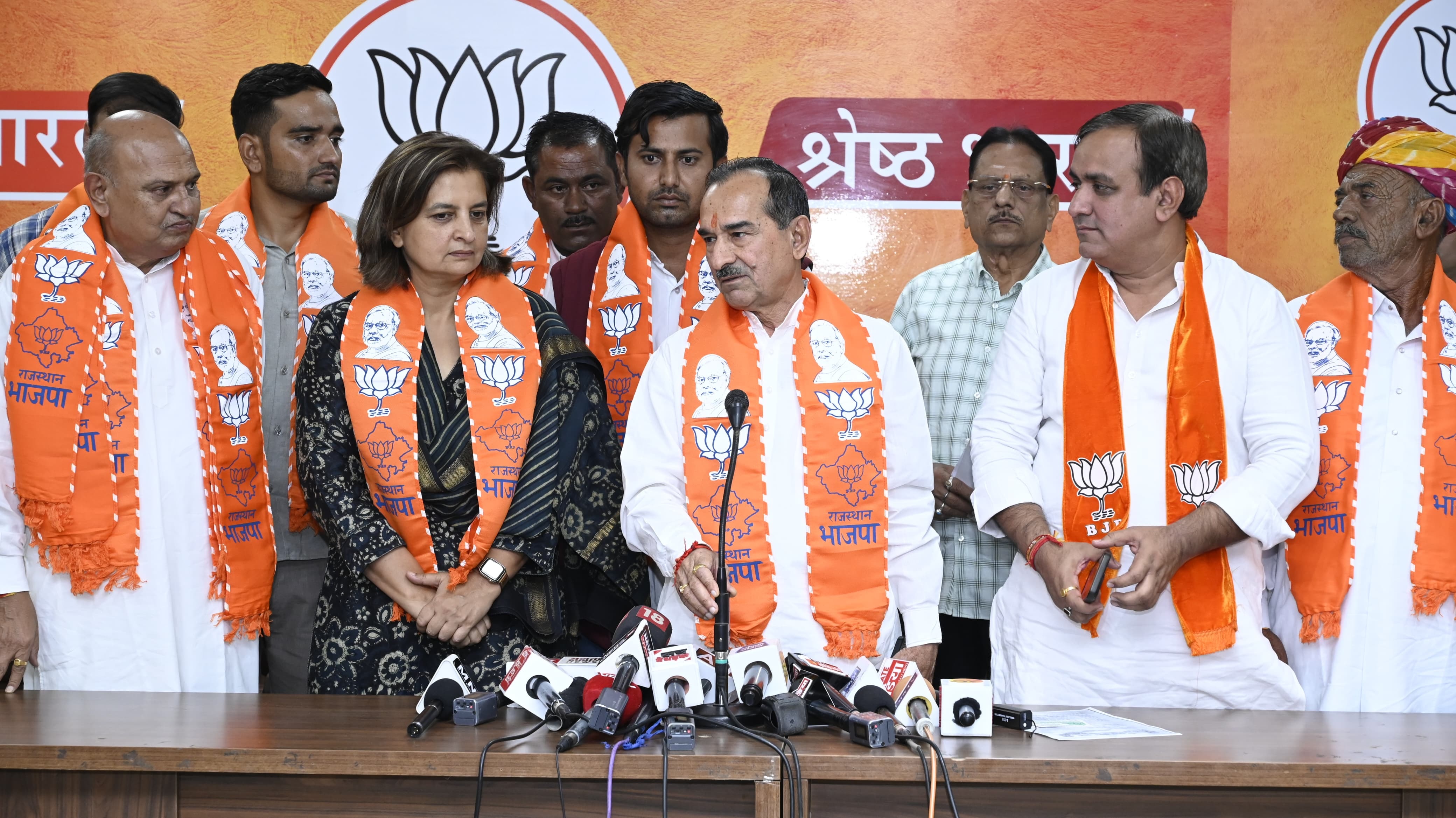 मंच पर माैजूद प्रदेशाध्यक्ष आर अन्य। मंच पर माैजूद प्रदेशाध्यक्ष आर अन्य।