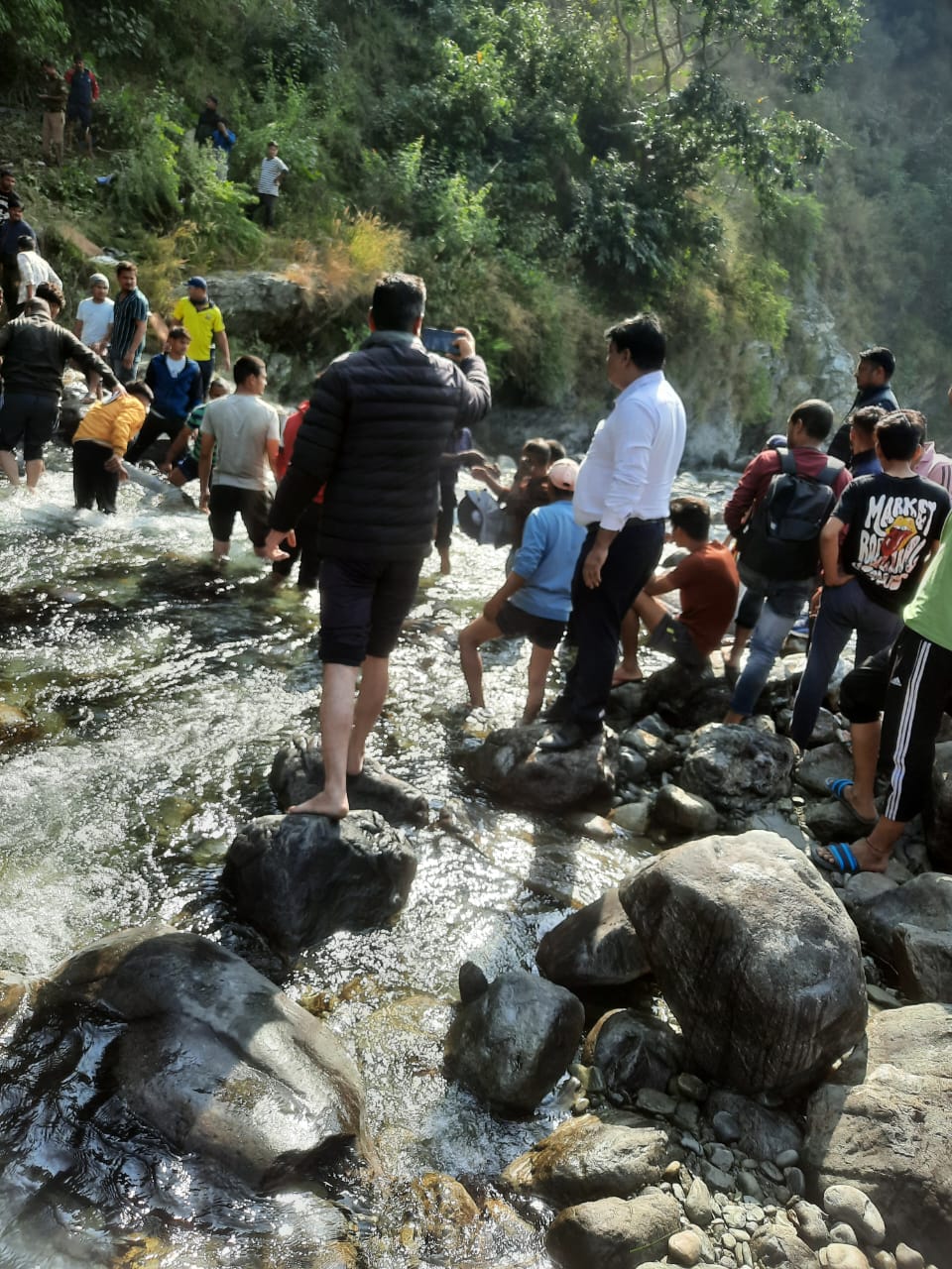 अपडेट: सल्ट हादसे में मृतकों की संख्या पहुंची 20 गिरी, राहत और बचाव कार्य जारी अपडेट: सल्ट हादसे में मृतकों की संख्या पहुंची 20 गिरी, राहत और बचाव कार्य जारी