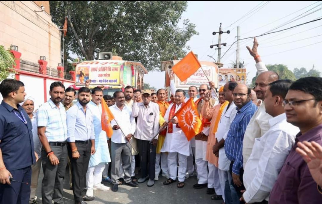 प्रचार रथों को हरी झंडी दिखाते पर्यटन मंत्री जयवीर सिंह प्रचार रथों को हरी झंडी दिखाते पर्यटन मंत्री जयवीर सिंह