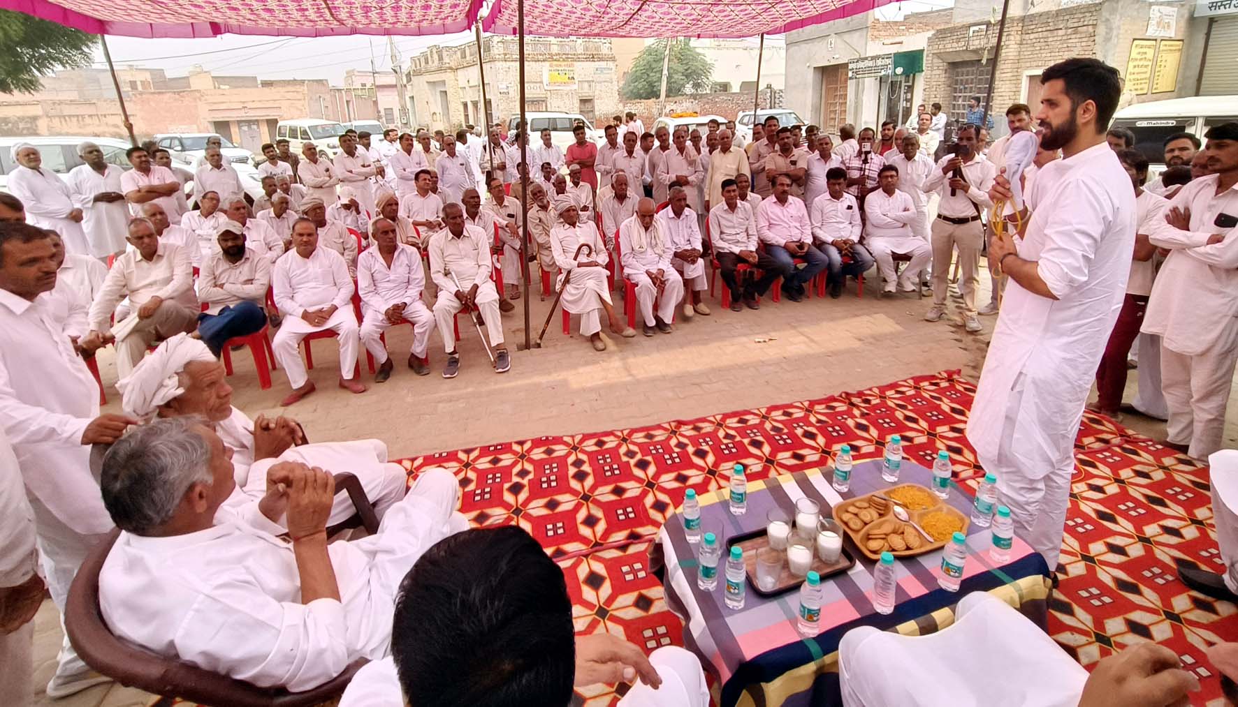 जनसभा को संबोधित करते पूर्व विधायक भव्य बिश्नोई जनसभा को संबोधित करते पूर्व विधायक भव्य बिश्नोई